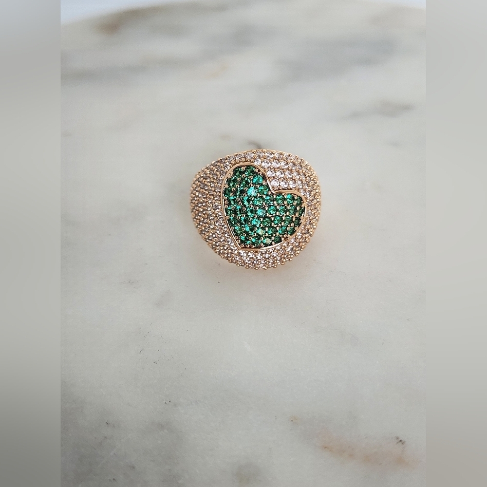 Elegant Rose Gold And Green Heart Ring